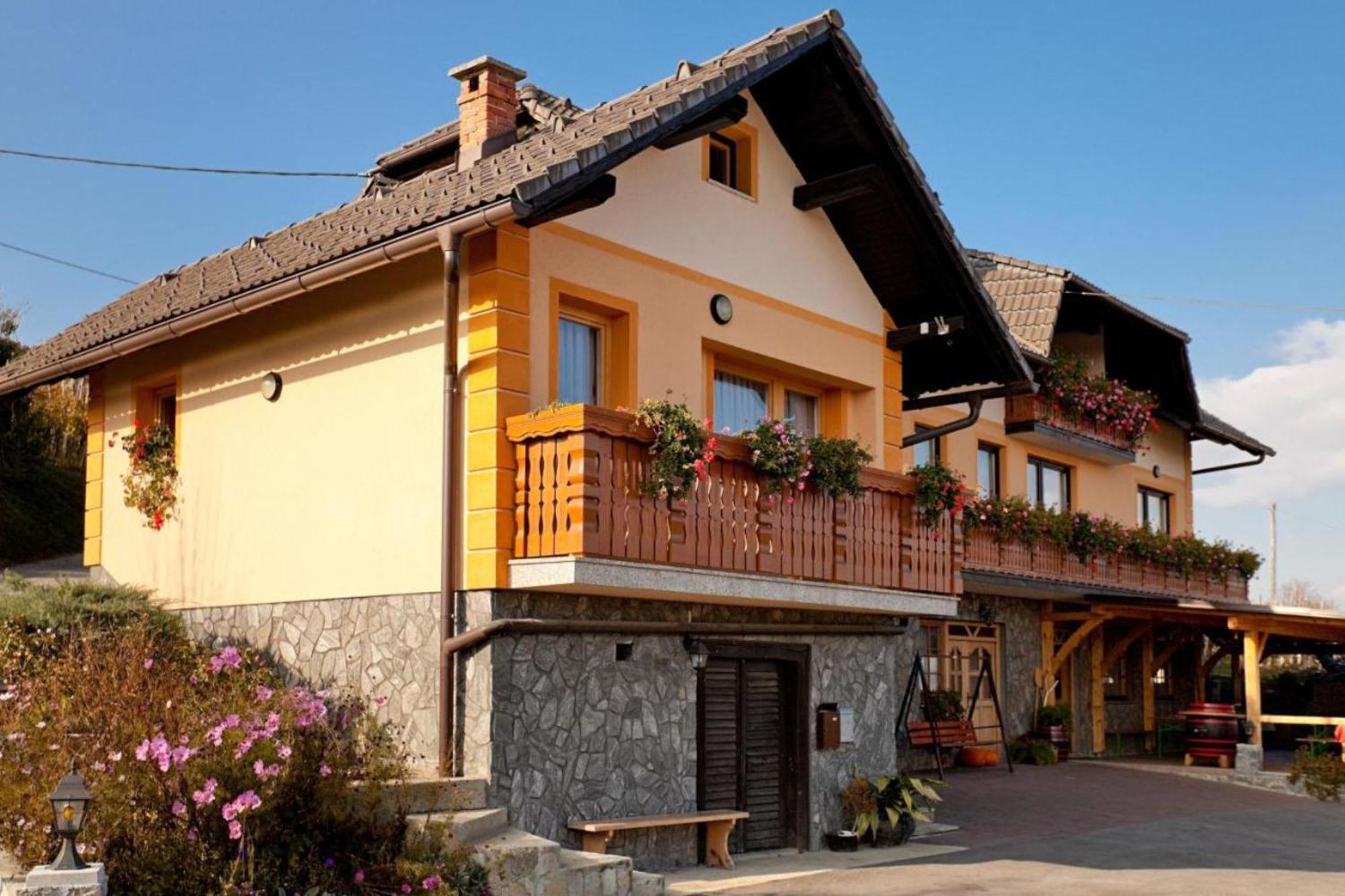 Tourist Farm Skrbina Apartments - Happy Rentals Smarjeske Toplice Exterior photo